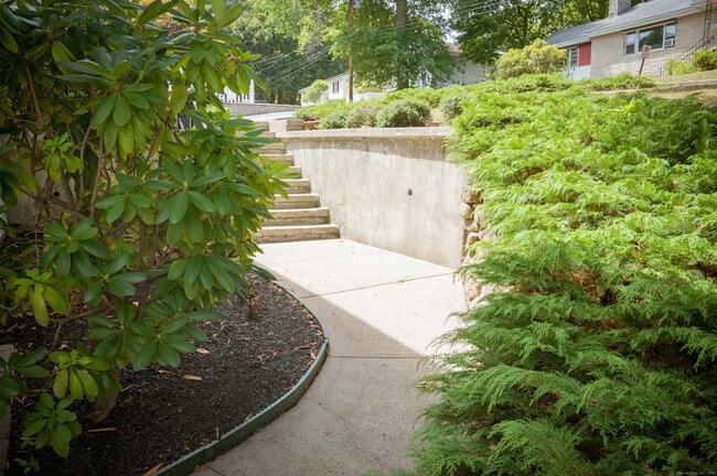 Building Photo - 21 Hillside Ave