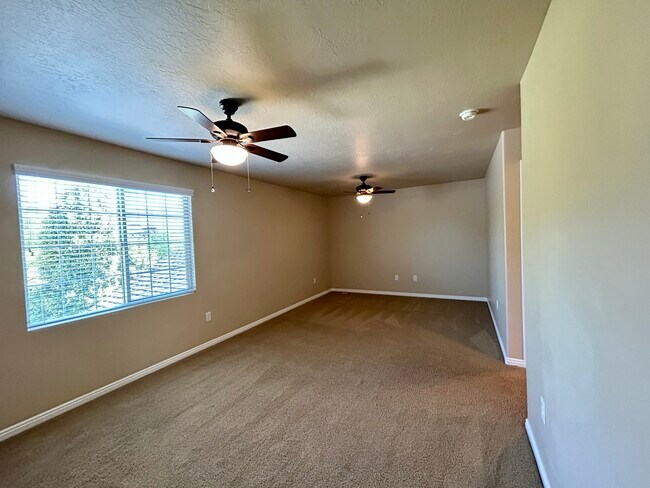 Master Suite - 114 W 3240 N