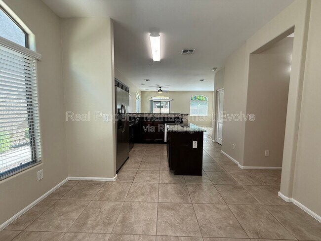 Building Photo - 2725 E Mine Creek Rd