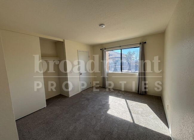 Building Photo - 2148 Skyview Glen