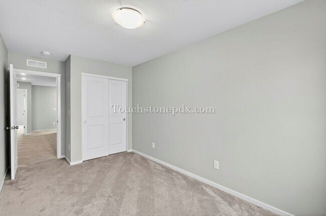 Building Photo - Recently Built Woodburn Townhome Featuring A/C