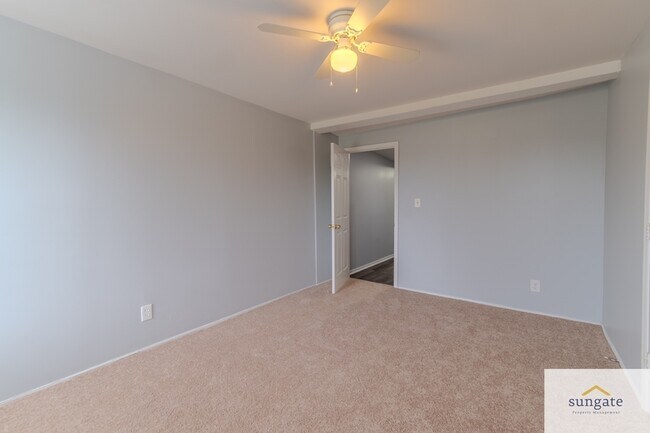 Building Photo - 1034 N Eden St