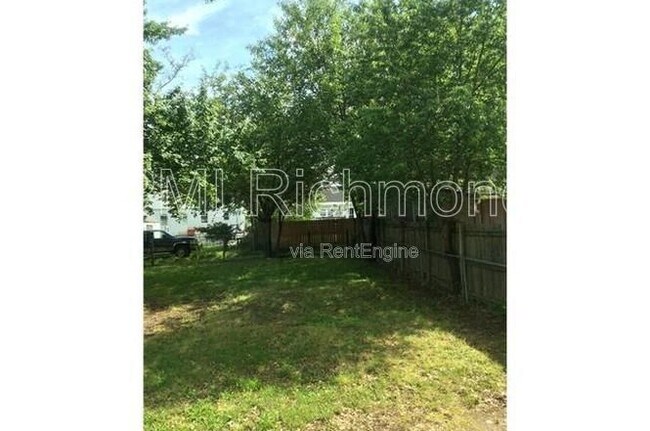 Building Photo - 2705 Dellrose Ave