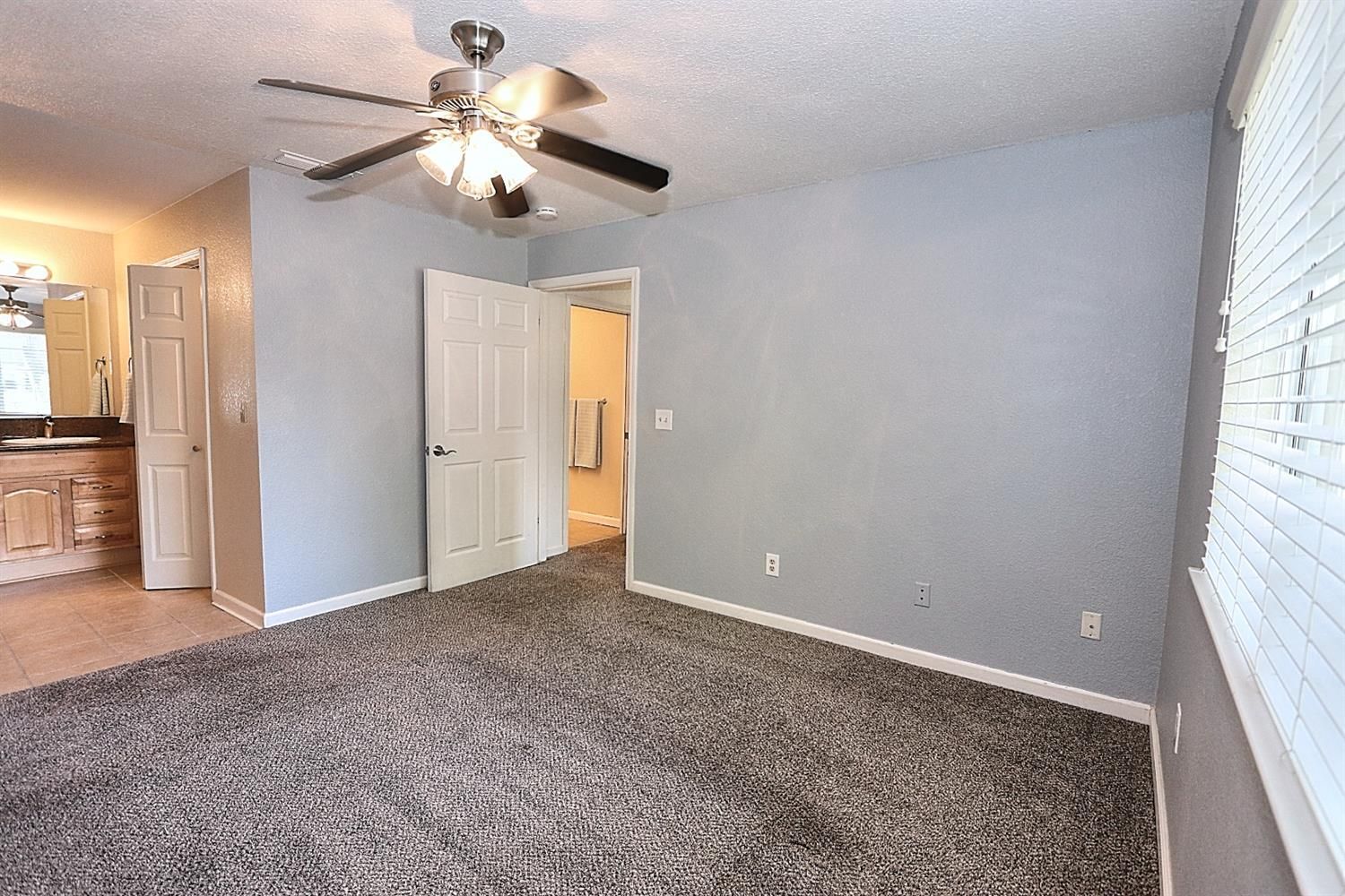 Building Photo - 11150 Trinity River Dr