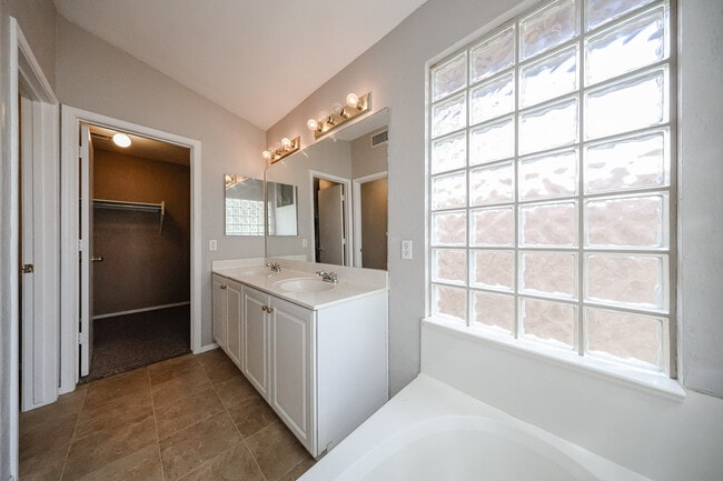 Building Photo - 14707 W Lupine Ln