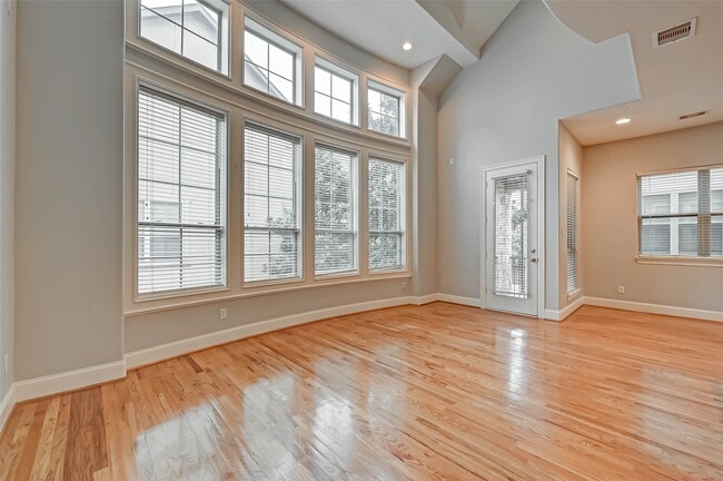 Building Photo - 2906 Leeland St