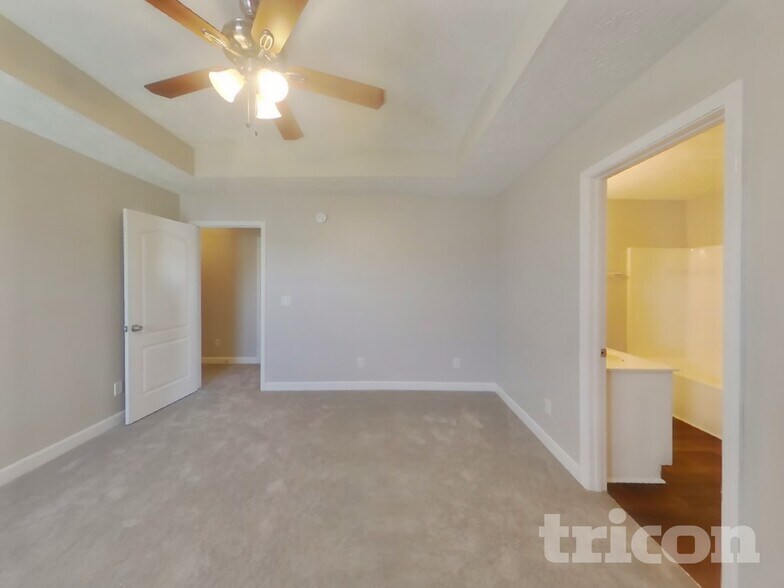 Building Photo - 1528 Beaconcrest Cir