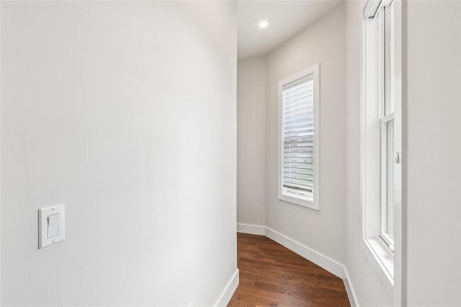 Building Photo - 2404 Sailboat Pass