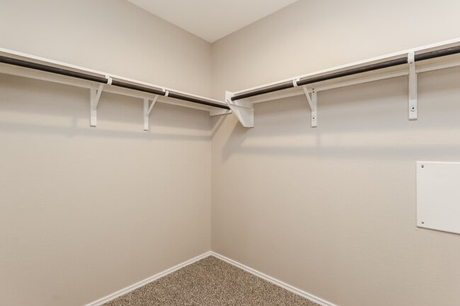 Building Photo - 9913 Gln Brk Ln