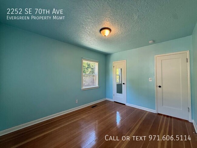 Building Photo - 2252 SE 70th Ave
