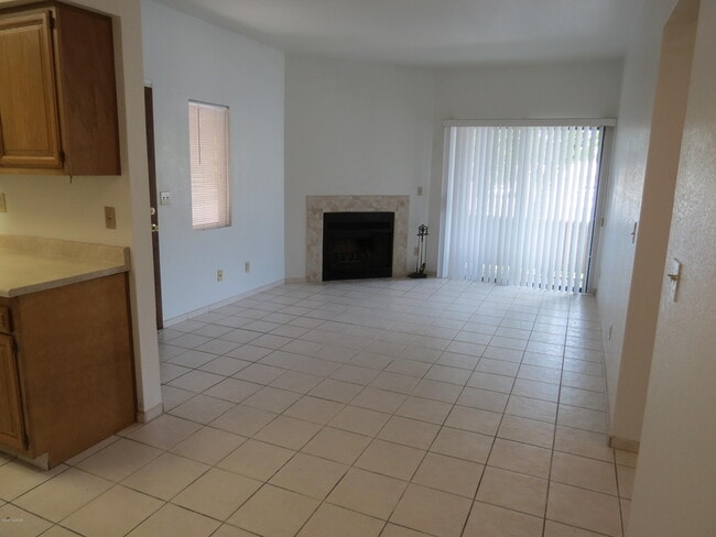 Building Photo - 5750 N Camino Esplendora