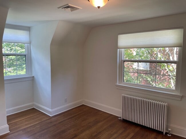 Building Photo - Updated Cute Cape - 3 bedroom, 2 bath -  4509 Fitzhugh Ave.