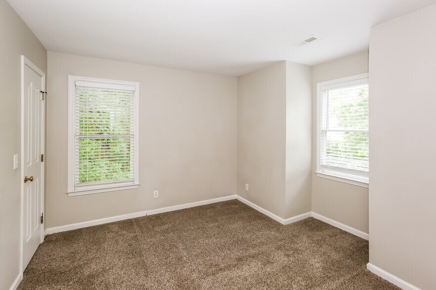 Building Photo - 9004 Mapledale Ct