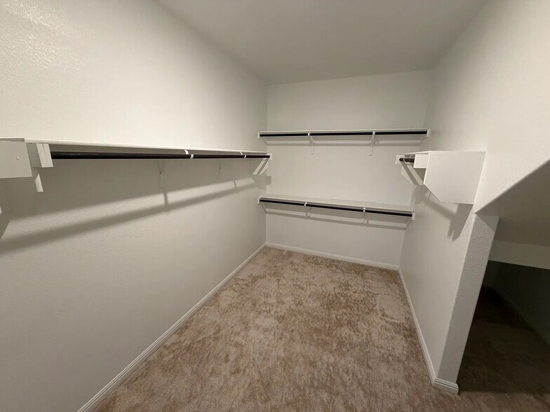 Building Photo - Room in House on Regatta Trl