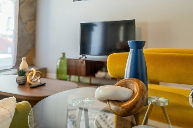 Building Photo - 246 Toweridge Dr SW