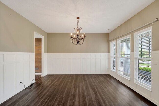 Building Photo - Quiet, comfort living in Westfield