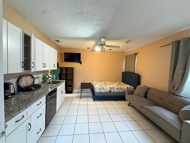 Building Photo - 7326 Lake Floy Cir