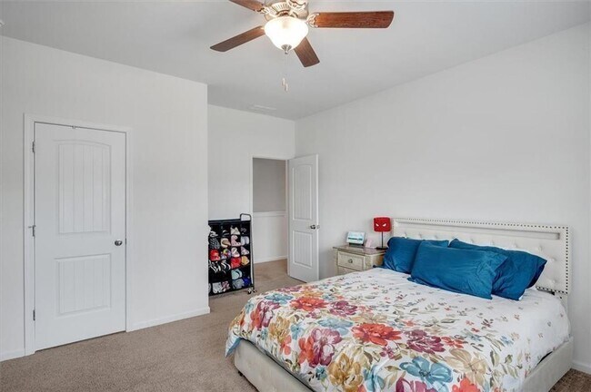 Building Photo - 317 Lucyanna Ln