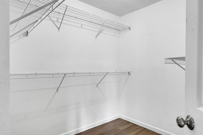 Building Photo - 3354 Greenview Terrace W