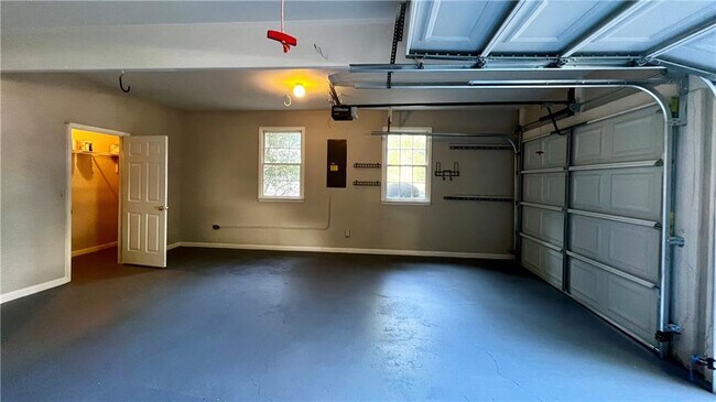 Building Photo - 11175 Linbrook Ln