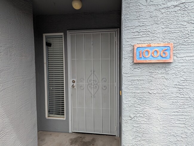 Building Photo - Unit 1006