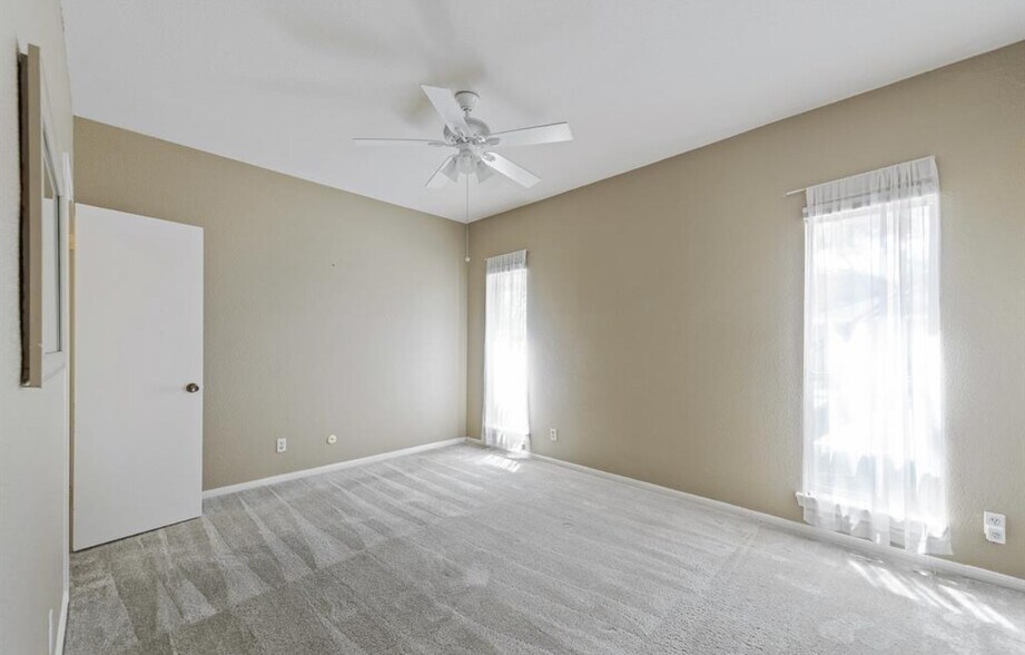 Building Photo - 726 Bering Dr