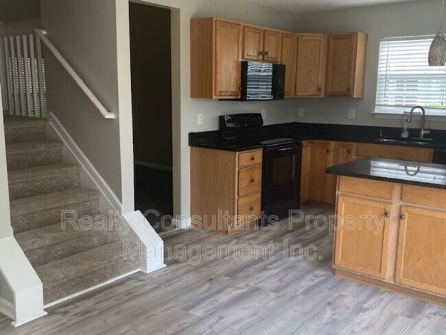 Building Photo - 96 Tannenbaum Cir