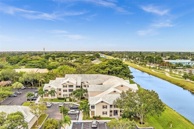 Building Photo - 2880 N Oakland Forest Dr