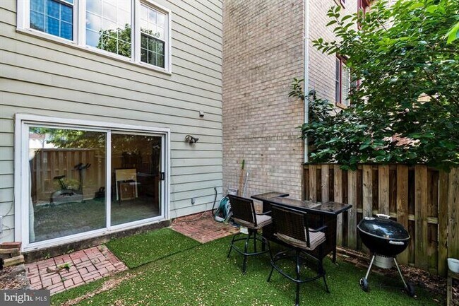 Building Photo - 4916 Van Masdag Ct