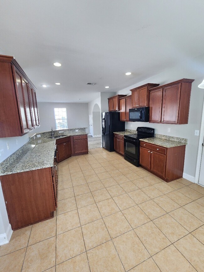 Building Photo - 422 Moss Pond Rd