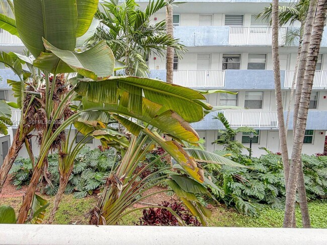 Building Photo - 1801 S Treasure Dr