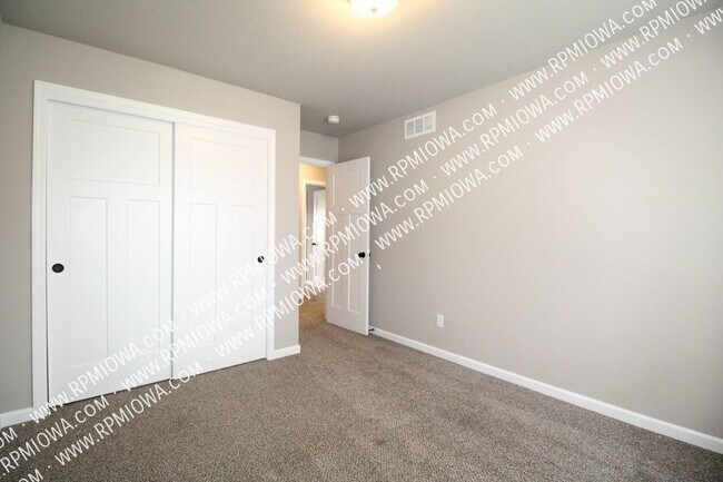 Building Photo - 4709 SW Logan St