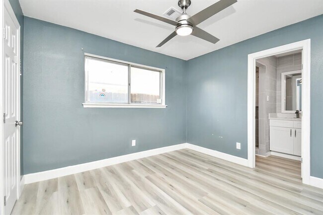 Building Photo - 9126 Troulon Dr