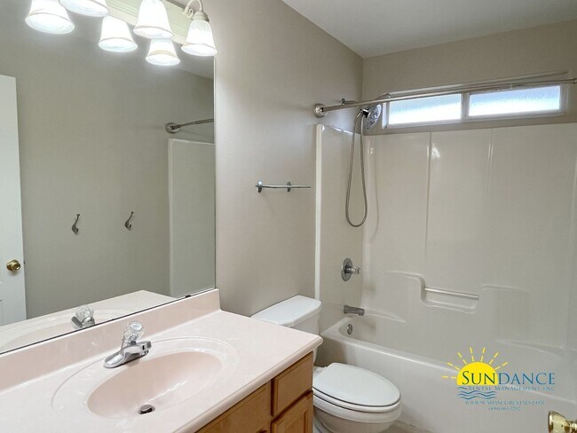 Building Photo - Freshly Painted 3 Bedroom Home in Navarre!