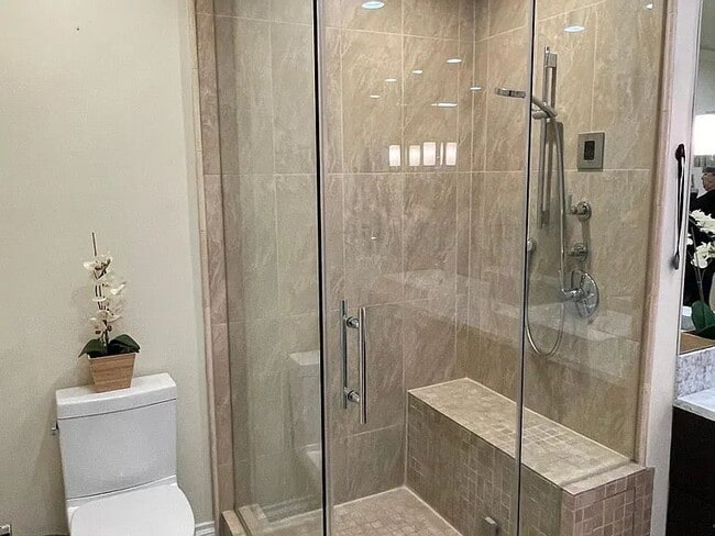 Building Photo - 5354 Lindley Ave