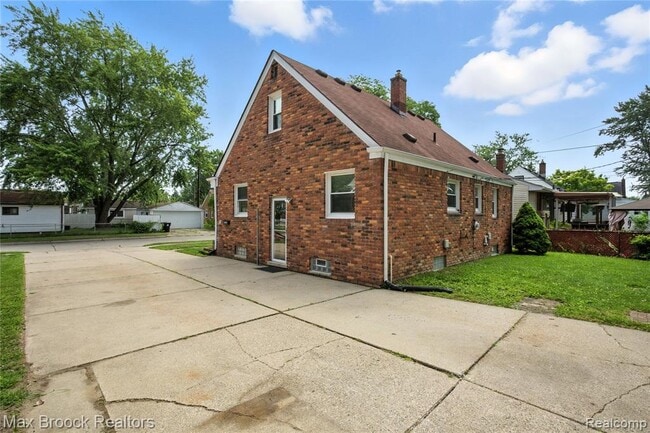 Building Photo - 25301 Ford St