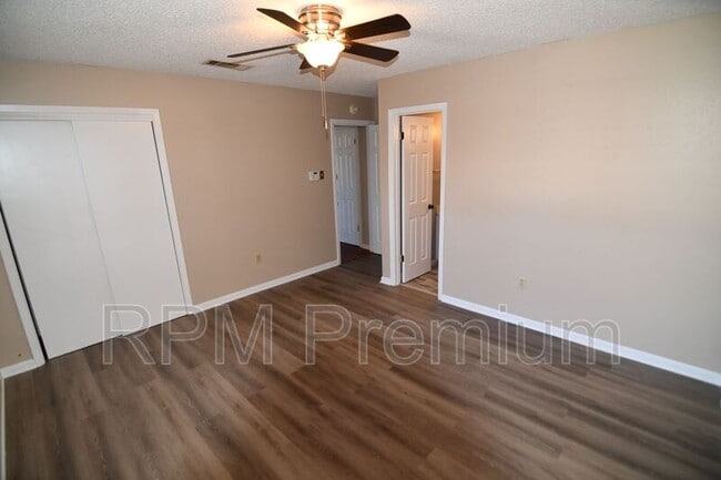 Building Photo - 7720 Kings Hill Ave