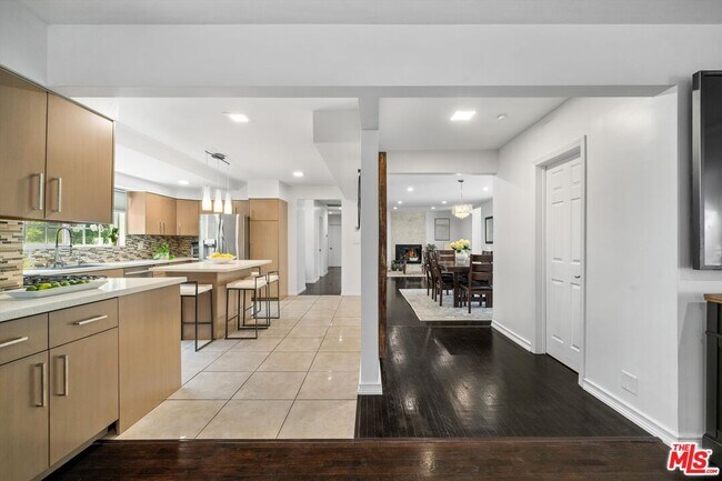 Building Photo - 9231 White Oak Ave