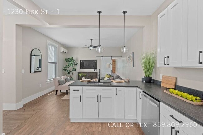 Building Photo - 1230 Fisk St