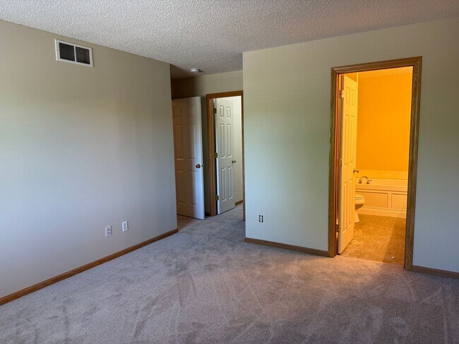 Building Photo - Easy Living On Gettysburg Way