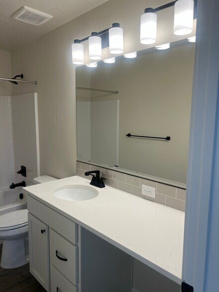 Building Photo - 10114 Longtail Dr