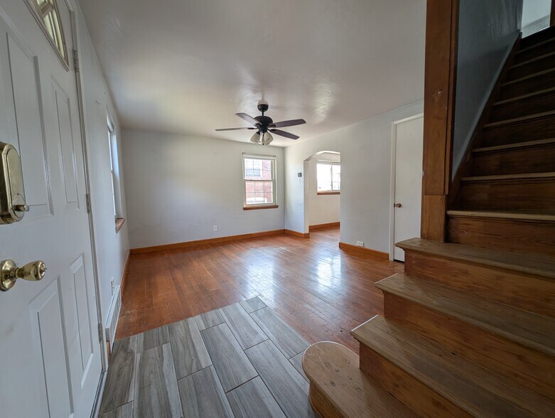 Living - 195 Victory Ln