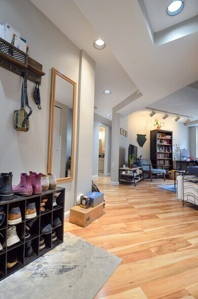 Building Photo - 22 Sutherland Rd