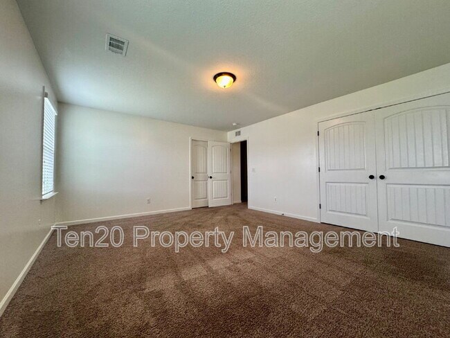 Building Photo - 5037 Lexington Ln
