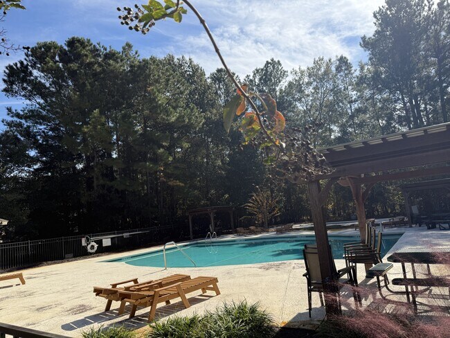 Building Photo - 600 Trellis Square