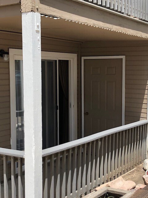 Building Photo - Lovely 2 Bedroom, 1 Bathroom Condo in Cast...