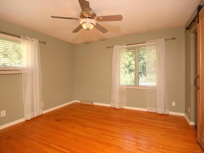 Building Photo - 15712 Wing Lake Dr