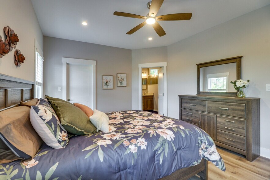 Building Photo - 5034 Burnley Rd