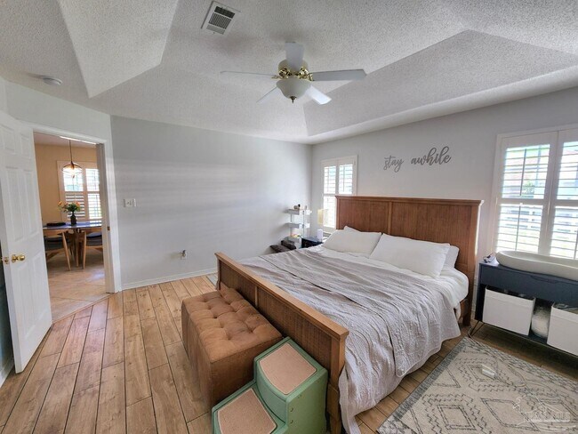 Building Photo - 876 Miramar Dr