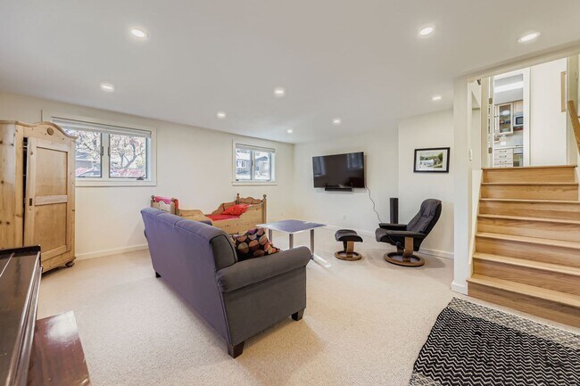 Building Photo - 2425 Dartmouth Ave